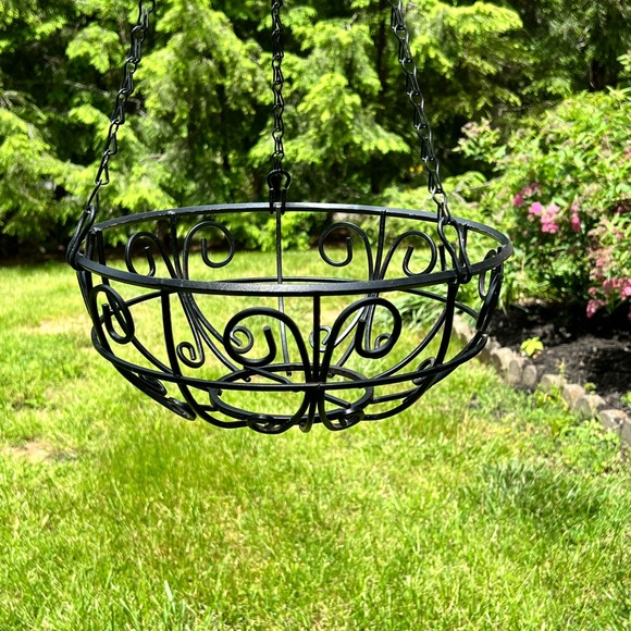 Vintage black heavy metal hanging basket outdoors - Picture 7 of 9